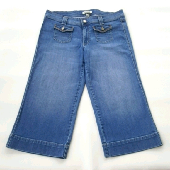 WHITE HOUSE|BLACK MARKET ♡ NWOT Faded 'n Distressed Crop Leg Blue Jean Capris 12 - Picture 2 of 12
